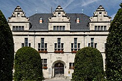 Rathaus in Duesseldorf-Benrath, von Sueden
